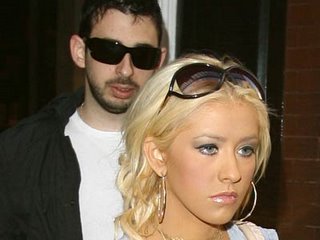 20070704113449-christina-aguilera-pregnant-soho-00.jpg