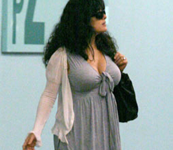 20070903210038-salmahayakbigts.jpg