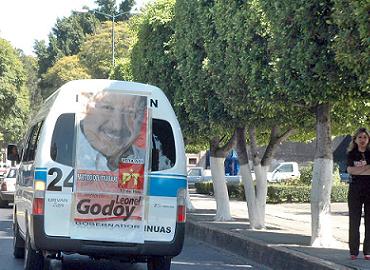 20071111171130-camioneta-elecciones-michoacan.jpg
