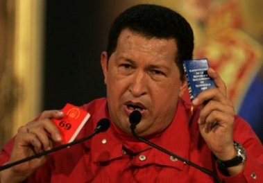 20071204125118-2332365233-castro-felicita-chavez-admitir-derrota.jpg